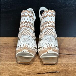 New Ivy Kirzhner heels cram gold size 6.5 M